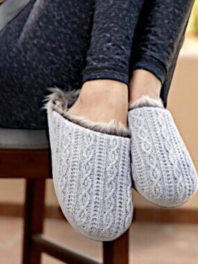 NWT PJ Salvage Faux Fur Trim Cable Slippers in Gray S / M